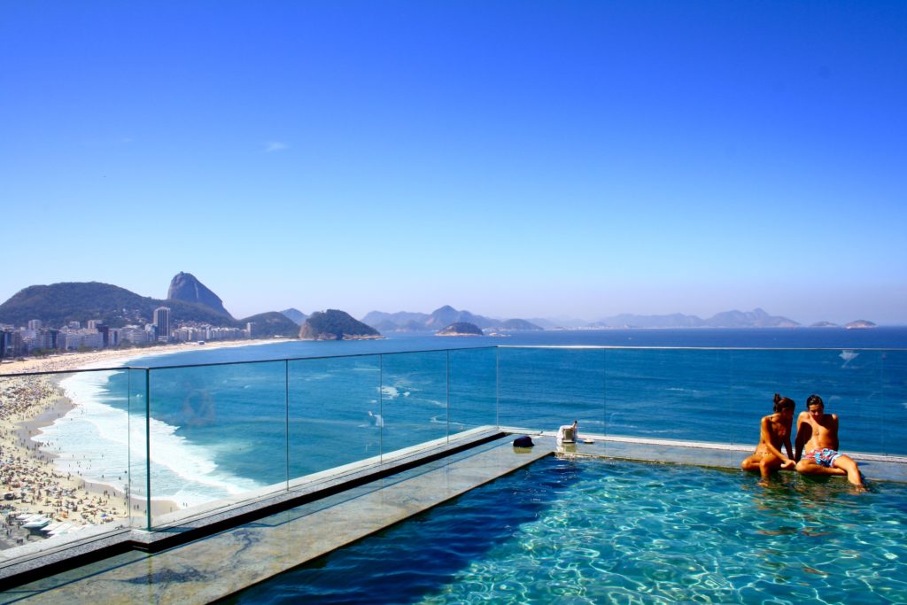 couple in pool in Rio de Janeiro