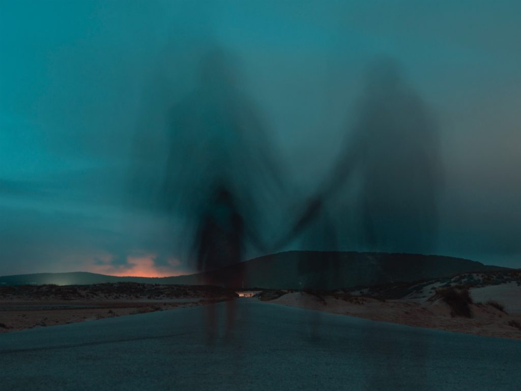 couple disappearing in the horizon